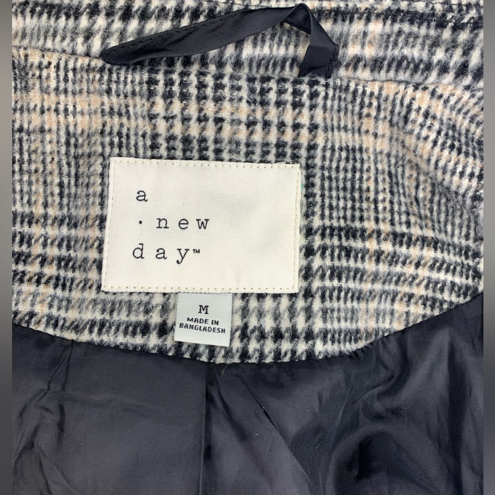 A new day Medium Plaid Belted Trench Black & Tan - Picture 7 of 7